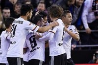 Negredo rescata a un gris Valencia y el Villarreal tumba al Athletic