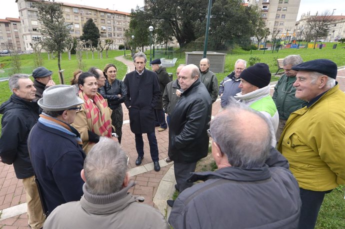 El alcalde con AAVV Las Peñucas 