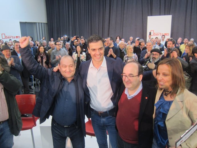 Pedro Sánchez con Miquel Iceta en asamblea en Viladecans