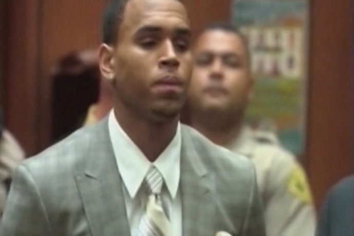 Chris Brown pierde la libertad condicional