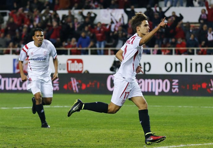 El Sevilla somete al Málaga con un gran Bacca