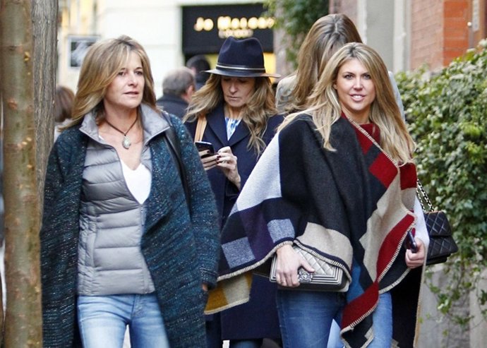 Patricia Olmedillo disfruta de una comida con amigas para celebrar su cumpleaños