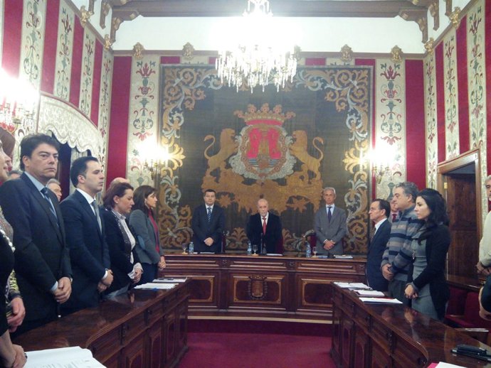 Miguel Valor preside su primer pleno como alcalde 