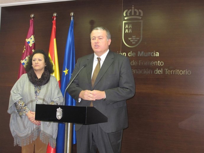 Bernabé presenta el decreto de ayudas para evaluar edificios