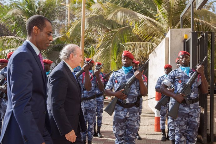 El ministro Fernández Díaz durante su visita a Senegal