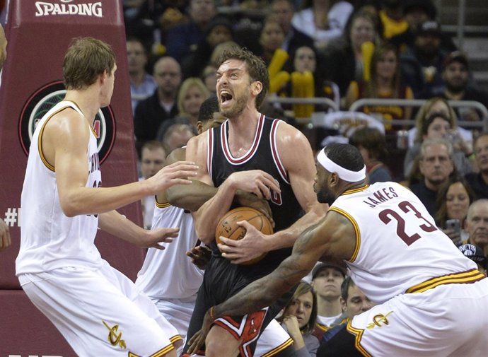 Pau Gasol y LeBron James en el Chicago Bulls - Cleveland Cavaliers