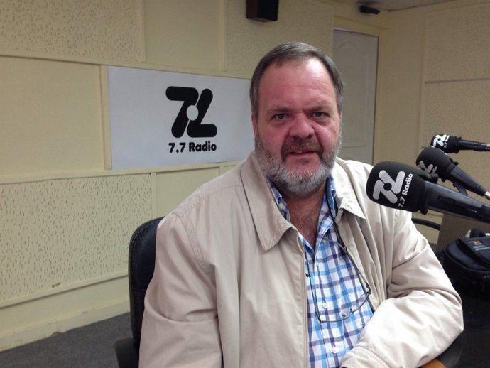 Bañolas (CC) en el estudio de 7.7 Radio