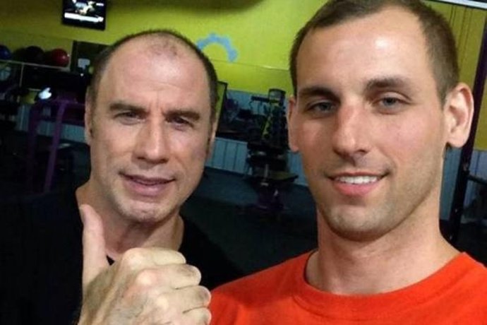 John travolta sin peluca