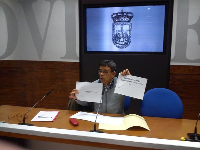 Roberto Sánchez Ramos en la rueda de prensa sobre el acuerdo presupuestario 