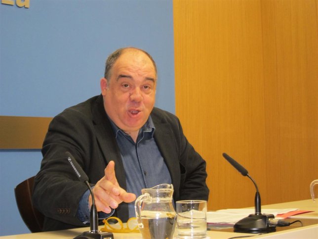 El consejero municipal de Acción Social y Deportes, Roberto Fernández