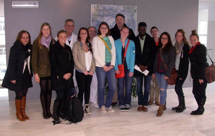 Estudiantes norteamericanos visitan el Valme para conocer su organización