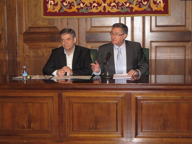 El alcalde de Teruel, Manuel Blasco, y el concejal de Personal J Miguel Hernando