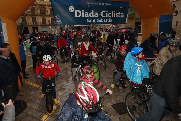 Salida de la diada ciclista de Sant Sebastià