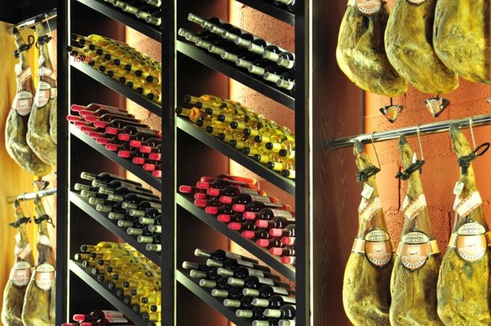 MasQMenos tienda jamón y vinos 