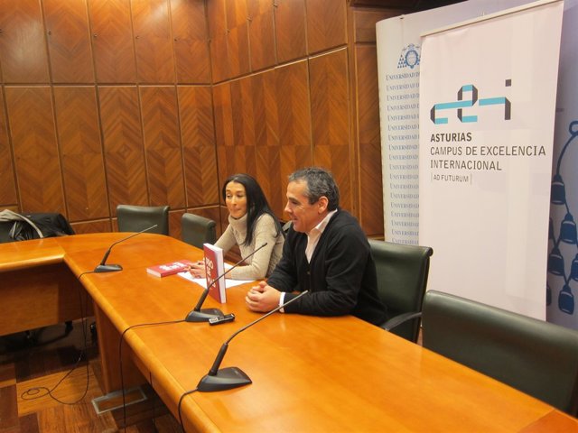 Araceli Iravedra y Vicente Domínguez, en la presentación de Prosemas. 