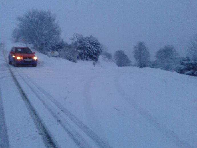 Carretera de la provincia de Lugo con nieve.