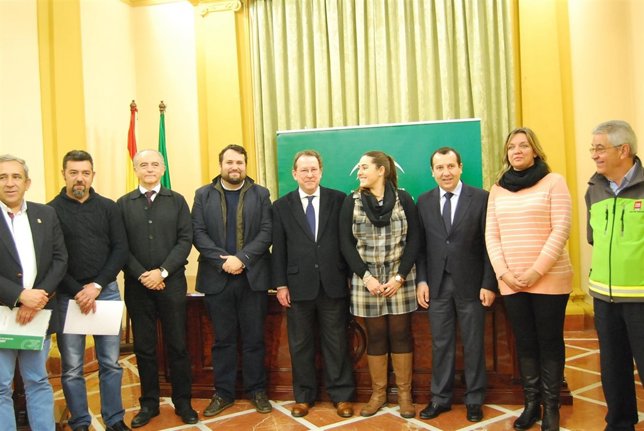 Entrega de planes de emergencia municipales málaga de llera