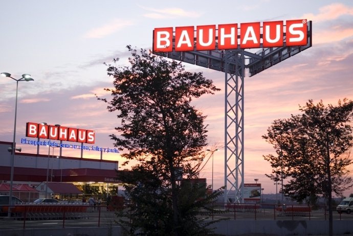 Rótulo de la empresa de bricolage y hogar Bauhaus