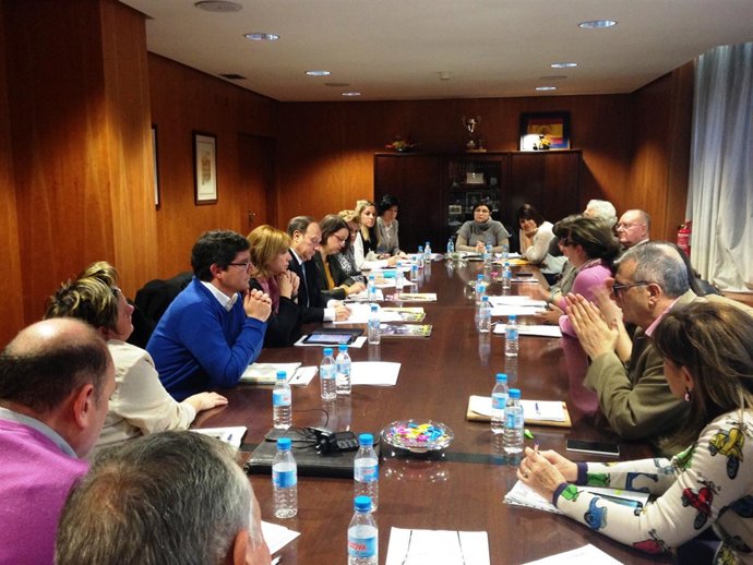 Representantes del PP regional recogen las propuestas del CERMI 