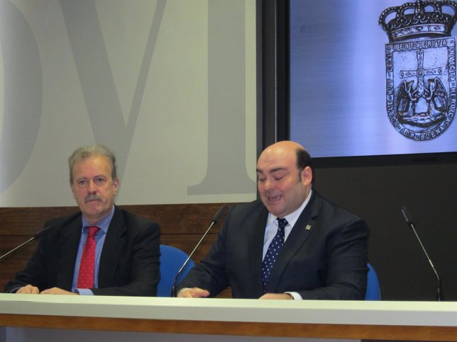 El Alcalde, Agustín Iglesias Caunedo, junto a Manuel Campo Vidal