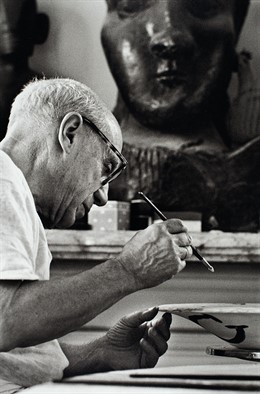 Picasso pintando un plato español