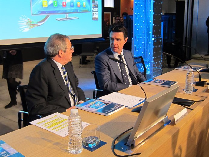 César Alierta (Telefónica) junto con el ministro de Industria, José Manuel Soria