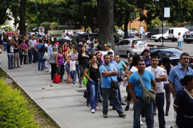 Colas para comprar en Venezuela