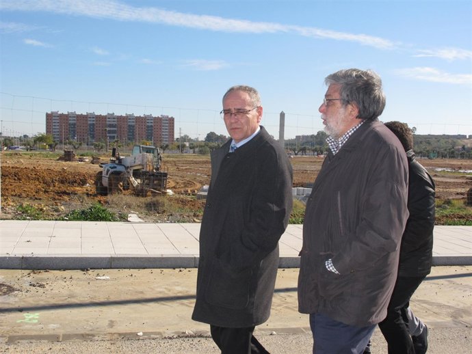 Visita del alcalde de Dos Hermanas, Francisco Toscano, a Entrenúcleos