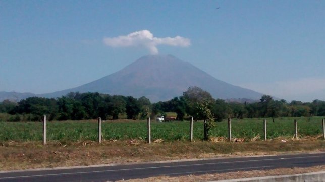 El volcán Chaparrastique en El Salvador sigue activo