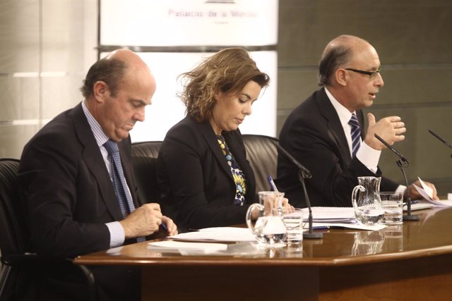 Guindos, Santamaría y Montoro tras el Consejo de Ministros