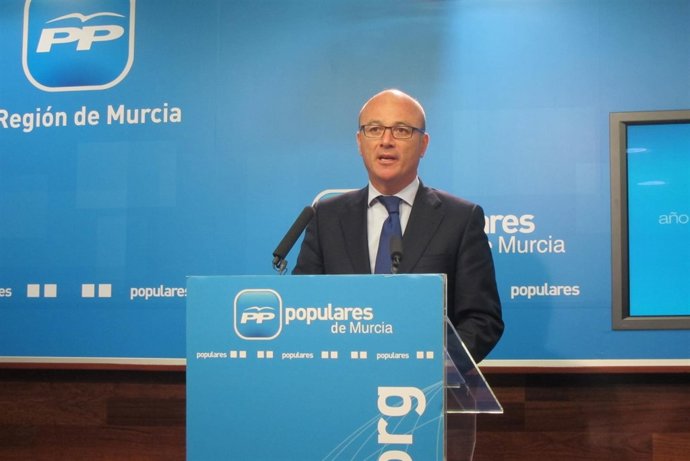 Hernández en rueda de prensa