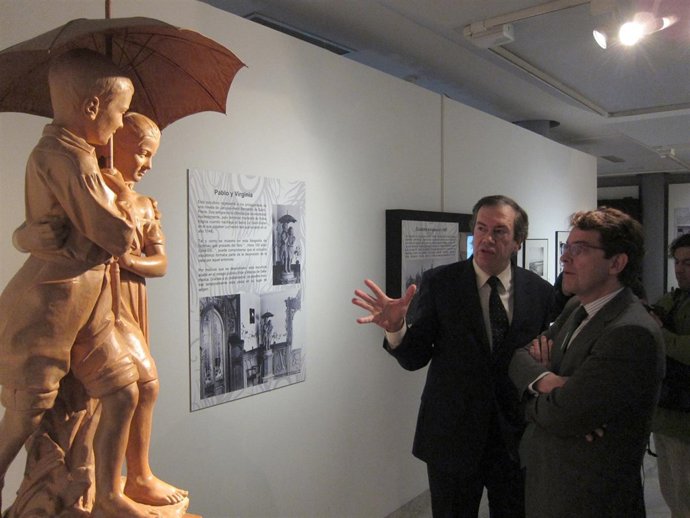 El alcalde de Salamanca y el director del Museo de la Casa Lis