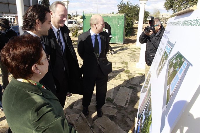 Fabra durante su visita a Torrevieja (Alicante), junto al conseller Buch.