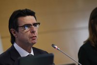 Soria ve "lógico" que la disminución del precio del petróleo se refleje en los precios turísticos