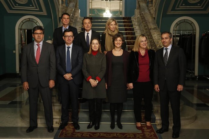 Ana Pastor, Isabel García Tejerina y consejeros de banca 