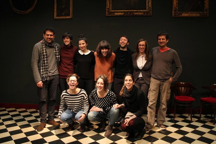 Integrantes y creadores de las compañías en el espacio del Maldà.