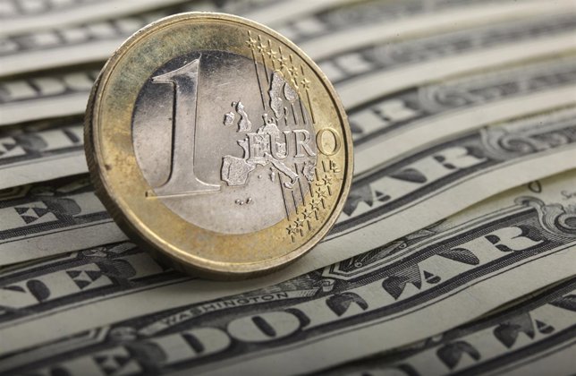 El euro baja de 1,15 dólares