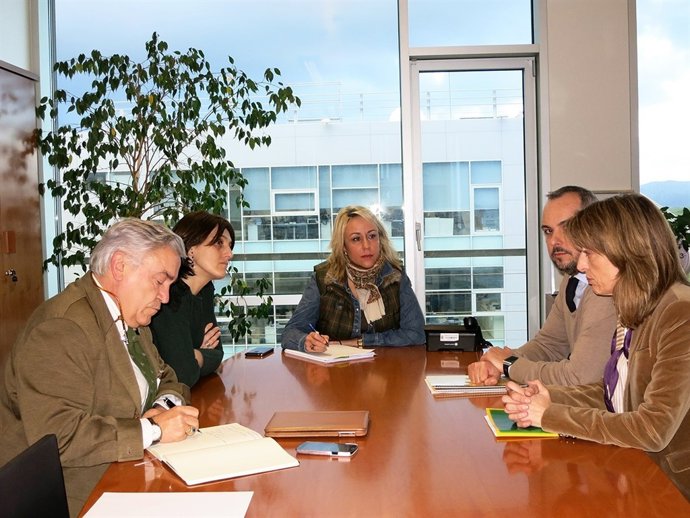 Reunión de la consejera de Ganadería y la alcaldesa de Torrelavega