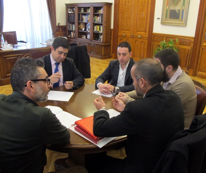 Reunión de Francisco Reyes con la directiva de Abacares