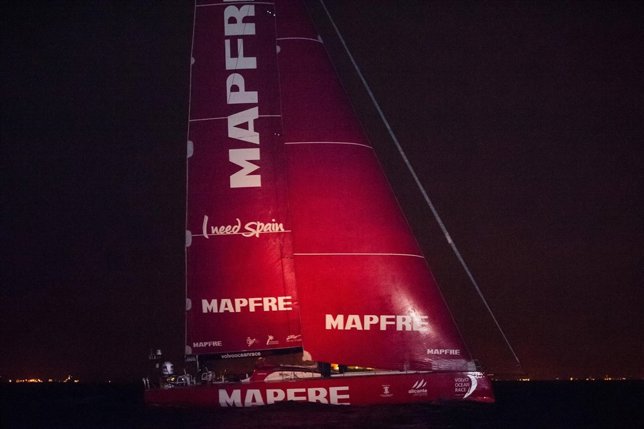 El 'MAPFRE' a su paso por Singapur