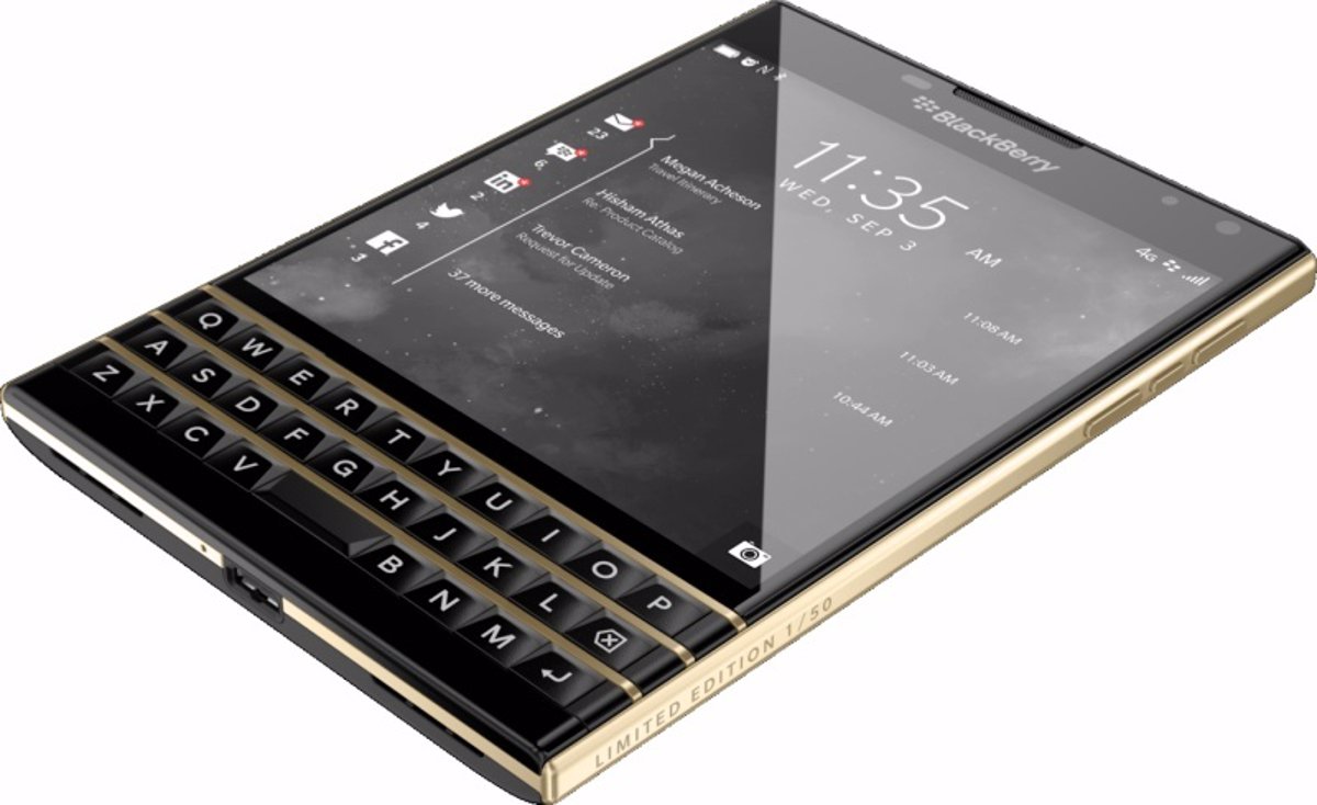 BlackBerry lanzó edición limitada del modelo Passport en color negro y dorado