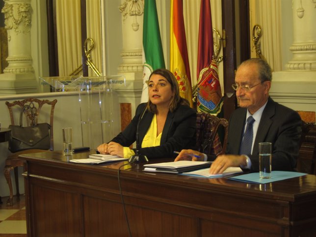 Elena Cortés, consejera Fomento Vivienda, Francisco de la Torre, alcalde Málaga