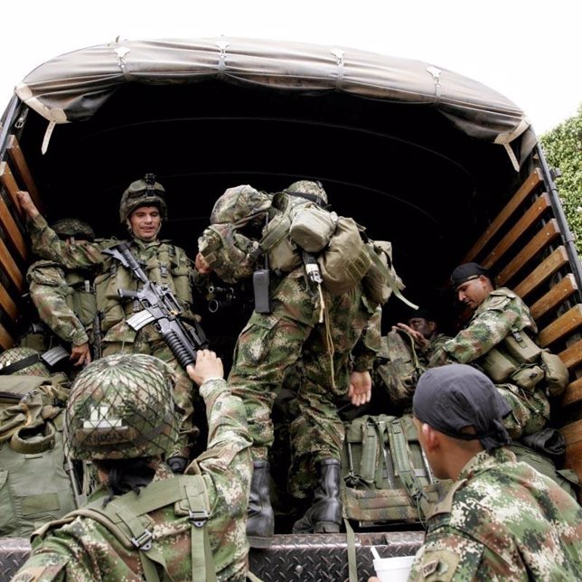 Soldados colombianos de traslado