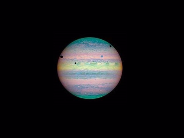 Jupiter y la sombra de tres lunas