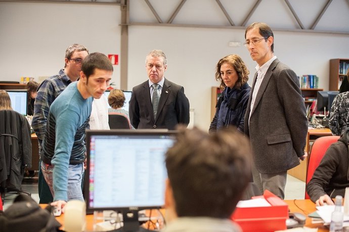 Urkullu visita la Fundación Elhuyar