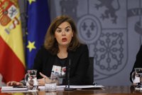 Sáenz de Santamaría dice a Díaz que "adelantar elecciones siempre es un fracaso" y que el Gobierno "ya nació inestable"