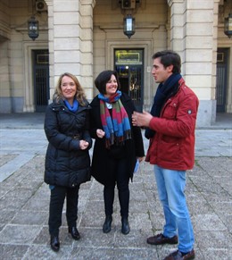 Virginia Pérez, junto a Macarena O'Neill y Luis Paniagua