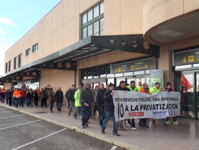 Concentración en Menorca contra privatización Aena