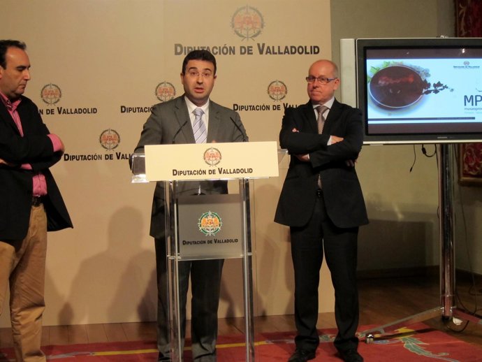Díez y Centeno durante la presentación de la renovación del Museo del vino