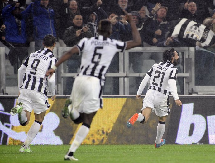 Pirlo da la victoria a la Juventus